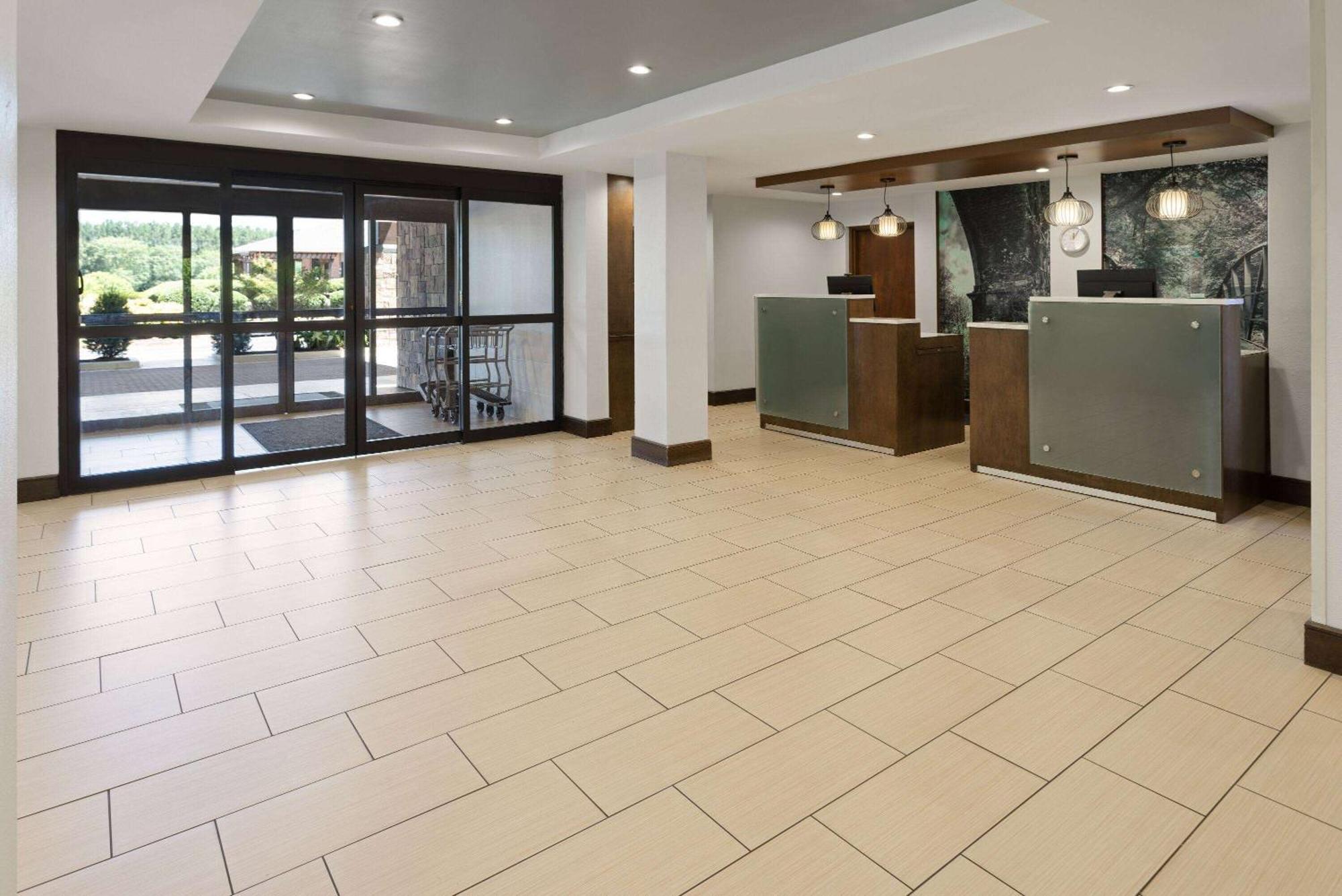 La Quinta By Wyndham Lagrange / I-85 Hotel Exterior foto